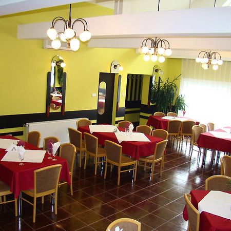 Lazar Pension & Restaurant Георгени Экстерьер фото