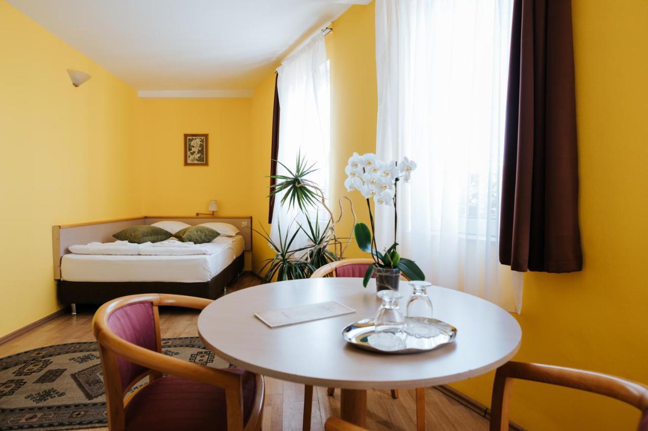 Lazar Pension & Restaurant Георгени Экстерьер фото
