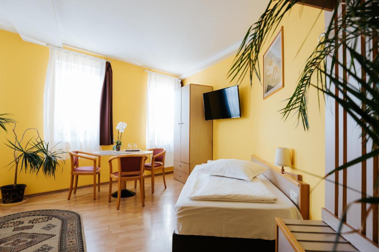 Lazar Pension & Restaurant Георгени Экстерьер фото